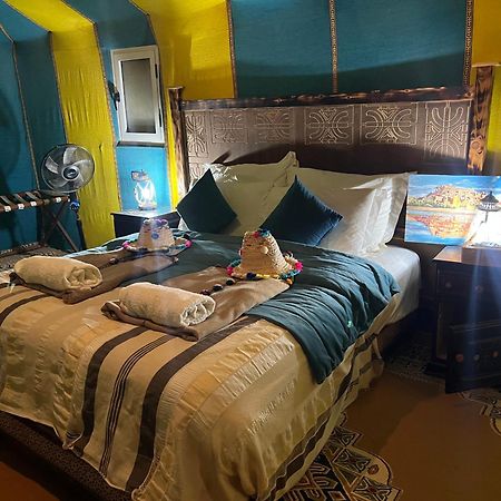 Hotel Sahara Majestic Luxury Camp Merzouga Exteriér fotografie A bedroom in a luxury tent