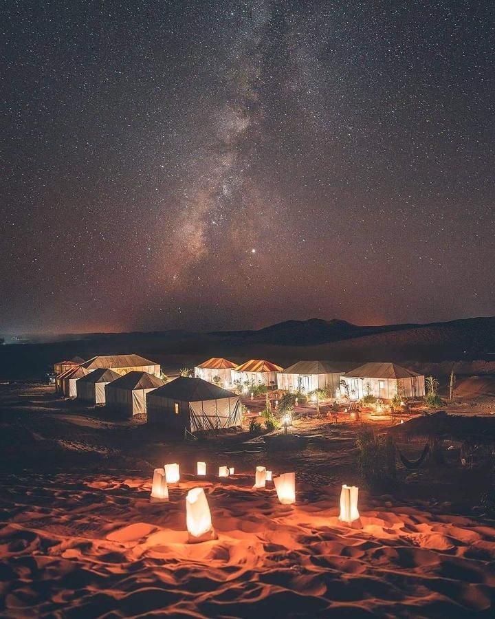 Hotel Sahara Majestic Luxury Camp Merzouga Exteriér fotografie The camp at night