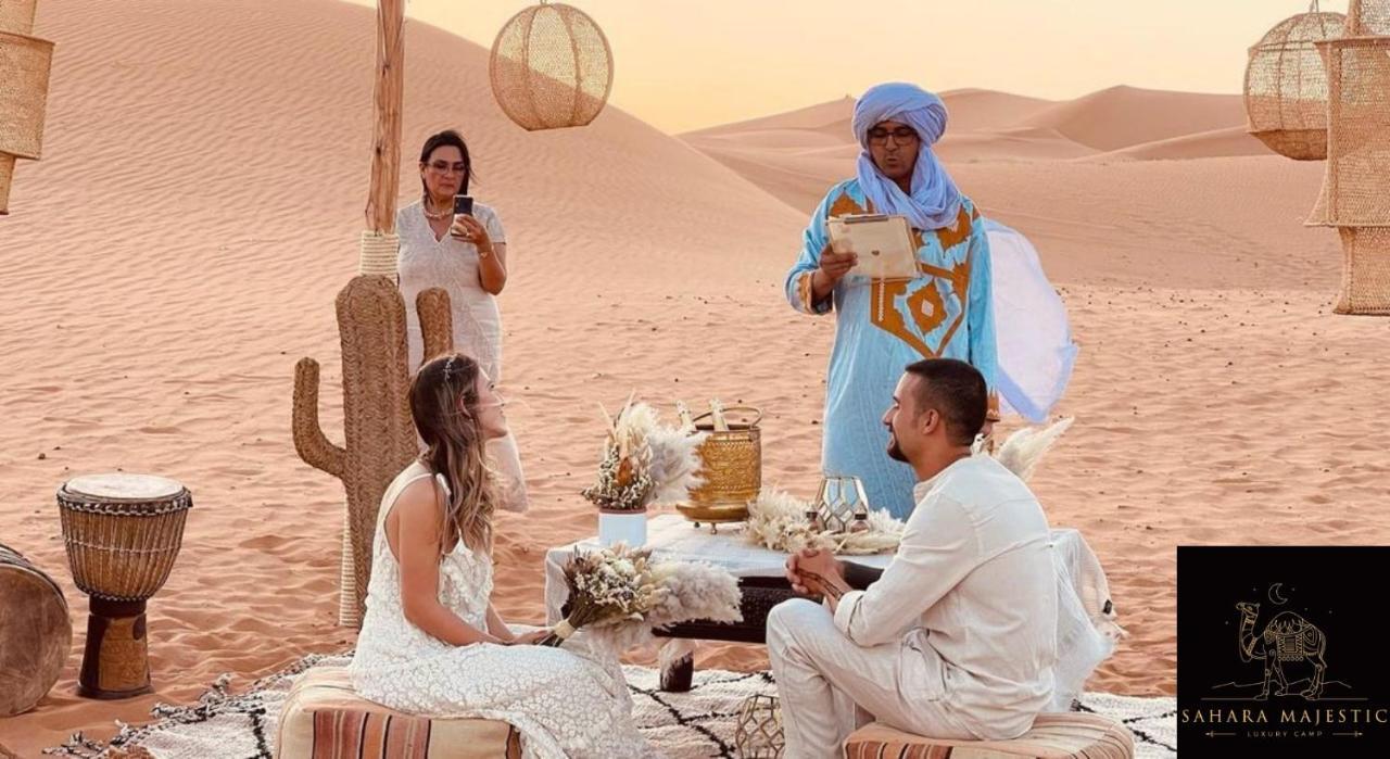 Hotel Sahara Majestic Luxury Camp Merzouga Exteriér fotografie A wedding in the Sahara