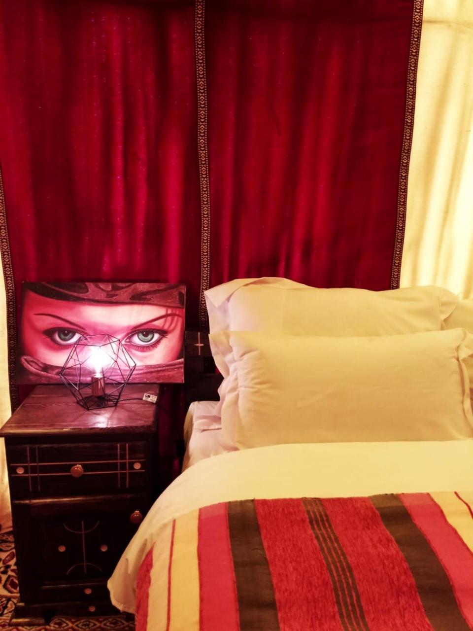 Hotel Sahara Majestic Luxury Camp Merzouga Exteriér fotografie The "evil eye" amulet