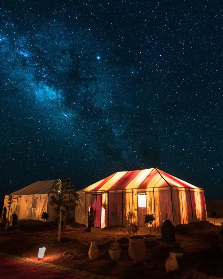 Hotel Sahara Majestic Luxury Camp Merzouga Exteriér fotografie A Berber tent in the Sahara
