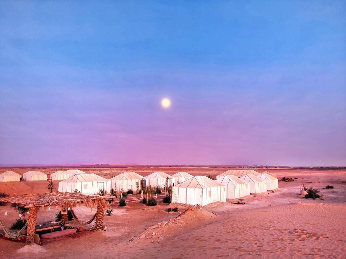 Hotel Sahara Majestic Luxury Camp Merzouga Exteriér fotografie A desert camp in the Sahara